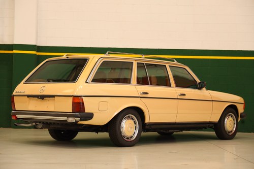 1985 Mercedes-Benz 230TE (T123) For Sale (picture 8 of 94)
