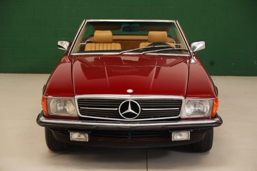 1985 Mercedes-Benz SL 500 (R107) zum Verkauf (Bild 2 von 100)