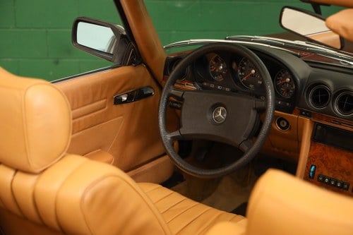 1985 Mercedes-Benz SL 500 (R107) zum Verkauf (Bild 24 von 100)