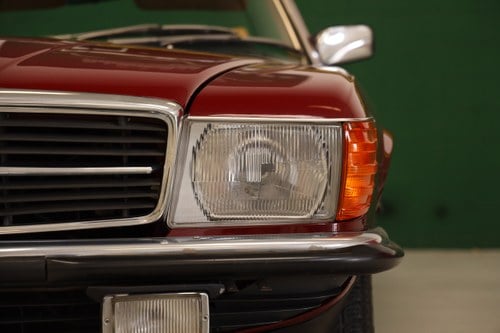 1985 Mercedes-Benz SL 500 (R107) zum Verkauf (Bild 47 von 100)