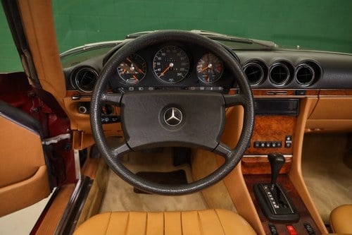 1985 Mercedes-Benz SL 500 (R107) zum Verkauf (Bild 40 von 100)