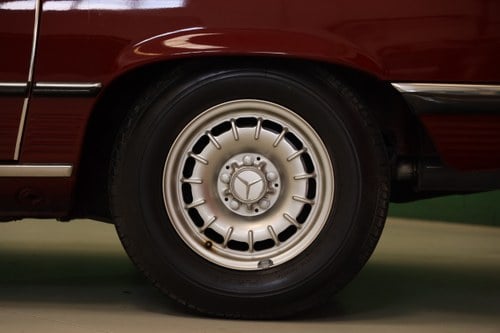 1985 Mercedes-Benz SL 500 (R107) zum Verkauf (Bild 16 von 100)