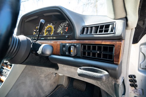 1986 Mercedes-Benz 560 SEC (W126) For Sale (picture 32 of 128)