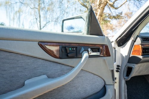 1986 Mercedes-Benz 560 SEC (W126) For Sale (picture 16 of 128)