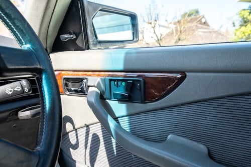 1986 Mercedes-Benz 560 SEC (W126) For Sale (picture 28 of 128)