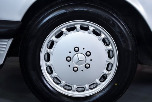 NO RESERVE - 1988 Mercedes-Benz 560 SL LHD (R107) En venta (imagen 32 de 88)