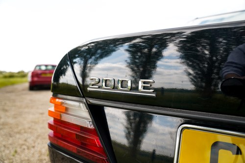 1989 Mercedes-Benz E200 (W124) For Sale (picture 88 of 109)