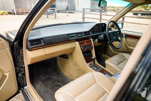 1989 Mercedes-Benz E200 (W124) For Sale (picture 34 of 109)
