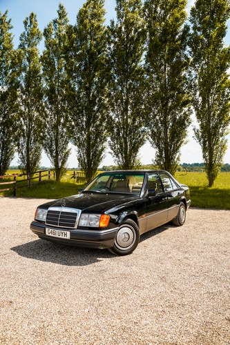 1989 Mercedes-Benz E200 (W124) For Sale (picture 9 of 109)