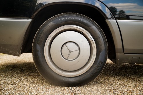 1989 Mercedes-Benz E200 (W124) For Sale (picture 14 of 109)