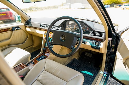 1989 Mercedes-Benz E200 (W124) For Sale (picture 18 of 109)