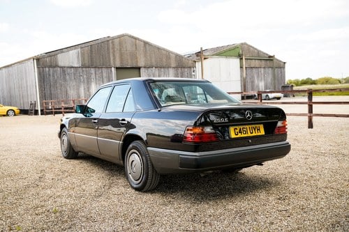1989 Mercedes-Benz E200 (W124) For Sale (picture 3 of 109)