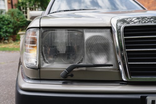 NO RESERVE - 1990 Mercedes-Benz 300 E (W124) En venta (imagen 138 de 200)