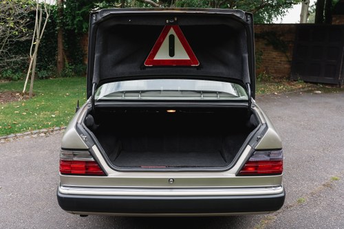 NO RESERVE - 1990 Mercedes-Benz 300 E (W124) En venta (imagen 106 de 200)