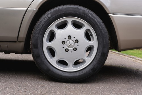 NO RESERVE - 1990 Mercedes-Benz 300 E (W124) En venta (imagen 13 de 200)