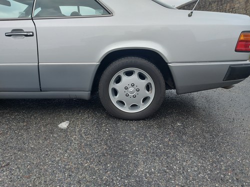 1993 Mercedes-Benz 320 CE C124 zum Verkauf (Bild 28 von 33)