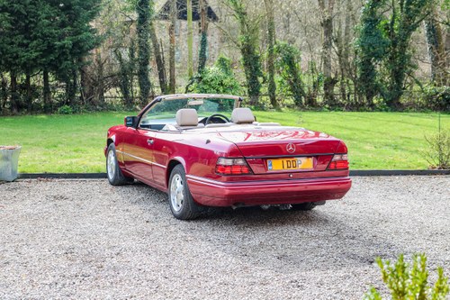 1994 Mercedes-Benz W124 E220 For Sale (picture 6 of 98)