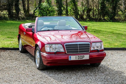 1994 Mercedes-Benz W124 E220 For Sale (picture 1 of 98)