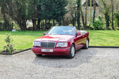 1994 Mercedes-Benz W124 E220 For Sale (picture 3 of 98)