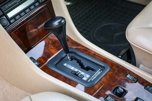 1994 Mercedes-Benz W124 E220 For Sale (picture 27 of 98)