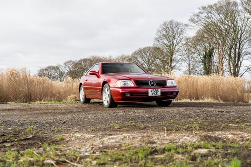 2000 Mercedes-Benz 500 SL (R129) 14,104 miles from new In vendita (immagine 4 di 92)