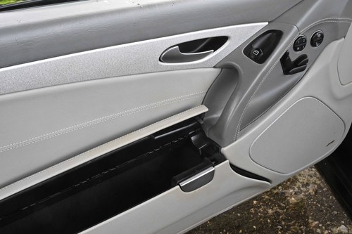 2004 Mercedes-Benz SL55 AMG R230 En venta (imagen 96 de 291)