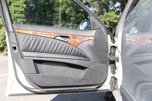 2004 Mercedes-Benz E320 Elegance Estate For Sale (picture 87 of 223)