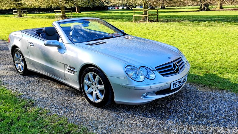 2005 Mercedes-Benz SL350 (R230) For Sale (picture 1 of 108)