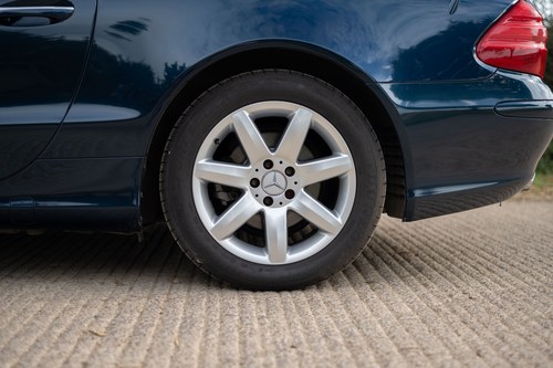 2005 Mercedes-Benz SL350 (R230) En venta (imagen 25 de 206)