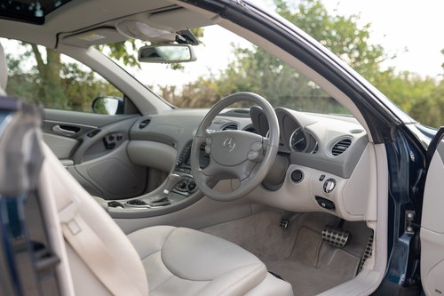 2005 Mercedes-Benz SL350 (R230) En venta (imagen 29 de 206)