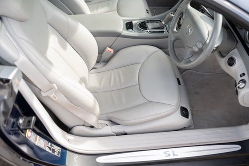 2005 Mercedes-Benz SL350 (R230) En venta (imagen 32 de 206)