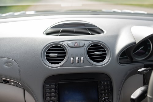 2005 Mercedes-Benz SL350 (R230) En venta (imagen 48 de 206)