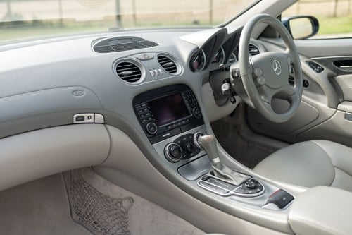 2005 Mercedes-Benz SL350 (R230) En venta (imagen 54 de 206)