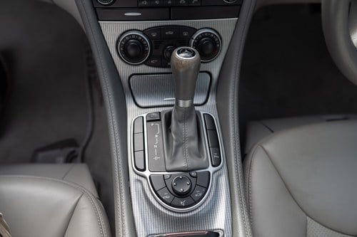 2005 Mercedes-Benz SL350 (R230) En venta (imagen 49 de 206)