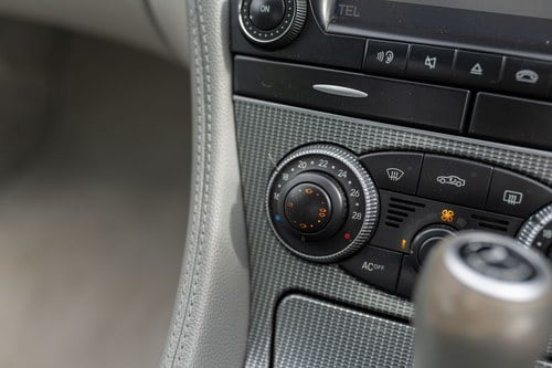 2005 Mercedes-Benz SL350 (R230) En venta (imagen 59 de 206)