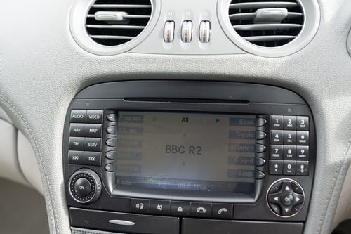 2005 Mercedes-Benz SL350 (R230) En venta (imagen 42 de 206)