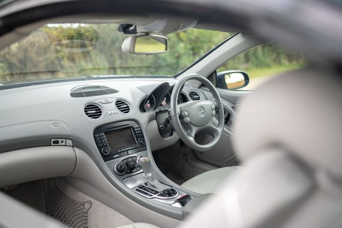 2005 Mercedes-Benz SL350 (R230) En venta (imagen 30 de 206)