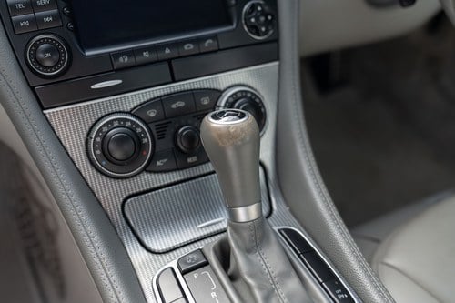 2005 Mercedes-Benz SL350 (R230) En venta (imagen 51 de 206)