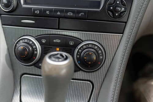 2005 Mercedes-Benz SL350 (R230) En venta (imagen 60 de 206)