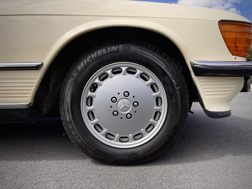 1986 Mercedes-Benz SL300 (R107) Te koop (foto 51 van 234)