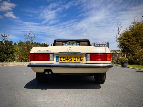 1986 Mercedes-Benz SL300 (R107) Te koop (foto 16 van 234)