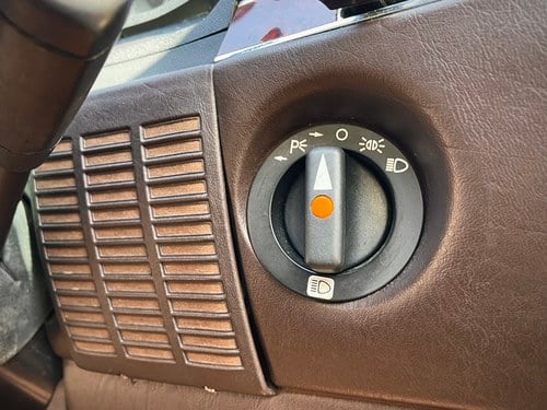 1986 Mercedes-Benz SL300 (R107) Te koop (foto 90 van 234)