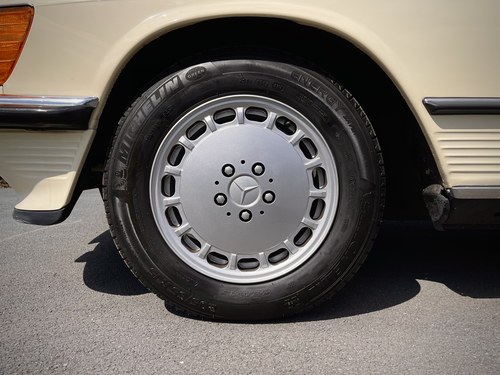 1986 Mercedes-Benz SL300 (R107) Te koop (foto 48 van 234)