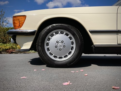 1986 Mercedes-Benz SL300 (R107) Te koop (foto 47 van 234)