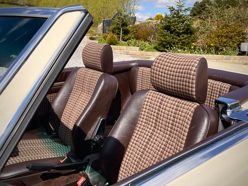 1986 Mercedes-Benz SL300 (R107) Te koop (foto 57 van 234)