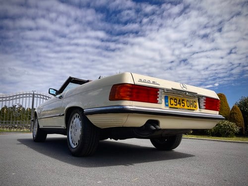 1986 Mercedes-Benz SL300 (R107) Te koop (foto 20 van 234)