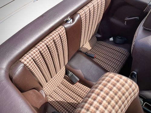 1986 Mercedes-Benz SL300 (R107) Te koop (foto 99 van 234)