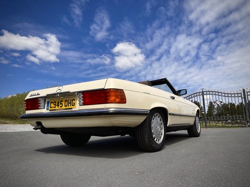 1986 Mercedes-Benz SL300 (R107) Te koop (foto 19 van 234)