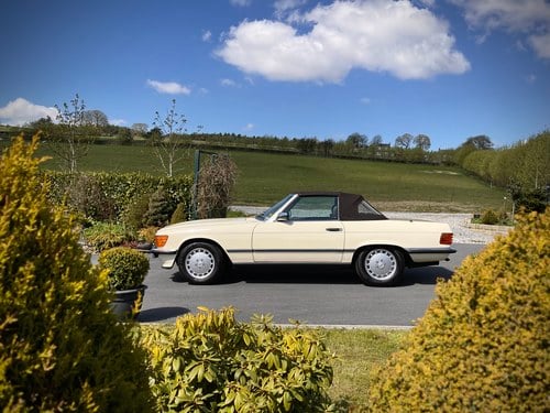 1986 Mercedes-Benz SL300 (R107) Te koop (foto 40 van 234)