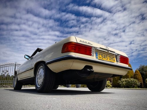 1986 Mercedes-Benz SL300 (R107) Te koop (foto 21 van 234)